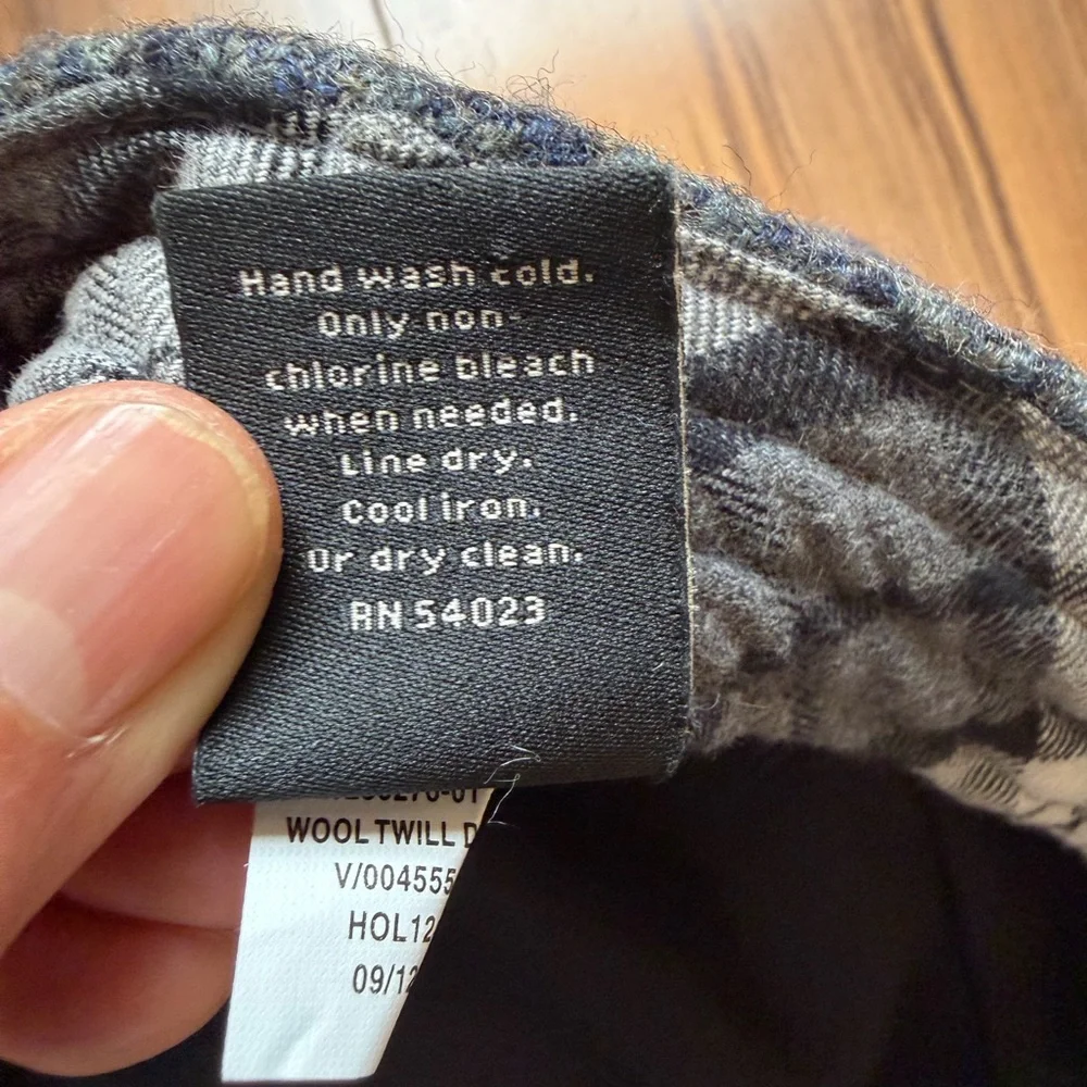 Banana Republic unisex newboy Blue/gray plaid Cap